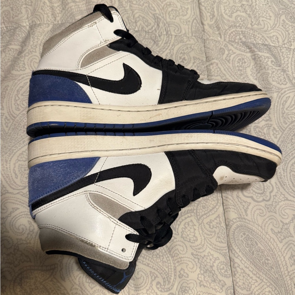 Jordan Black and White High-Top Sneakers size 9 men’s